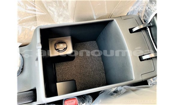 Buy Import Hyundai Elantra White Car in Import - Dubai in Iles Buy Import Hyundai Elantra White Car in Import - Dubai in Iles