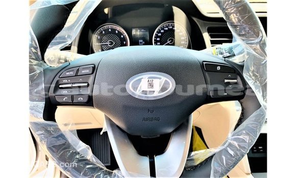 Buy Import Hyundai Elantra White Car in Import - Dubai in Iles Buy Import Hyundai Elantra White Car in Import - Dubai in Iles