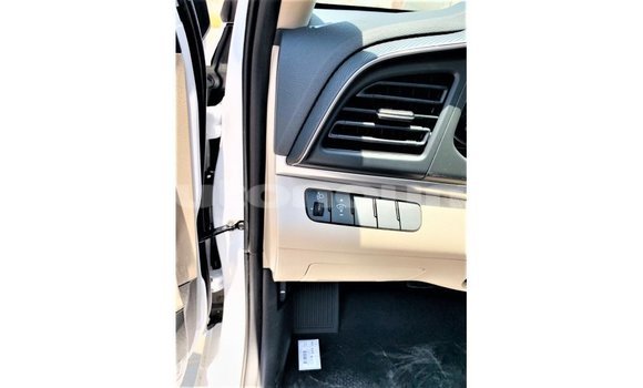 Buy Import Hyundai Elantra White Car in Import - Dubai in Iles Buy Import Hyundai Elantra White Car in Import - Dubai in Iles