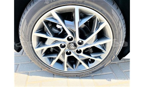 Buy Import Hyundai Elantra White Car in Import - Dubai in Iles Buy Import Hyundai Elantra White Car in Import - Dubai in Iles