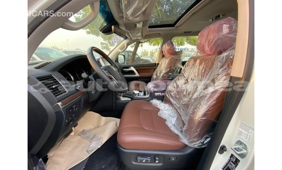 Buy Import Toyota DA White Truck in Import - Dubai in Iles Buy Import Toyota DA White Truck in Import - Dubai in Iles