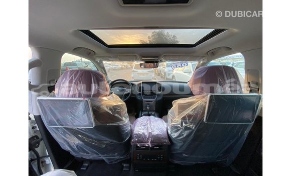 Buy Import Toyota DA White Truck in Import - Dubai in Iles Buy Import Toyota DA White Truck in Import - Dubai in Iles