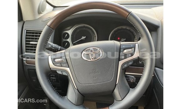 Buy Import Toyota DA White Truck in Import - Dubai in Iles Buy Import Toyota DA White Truck in Import - Dubai in Iles