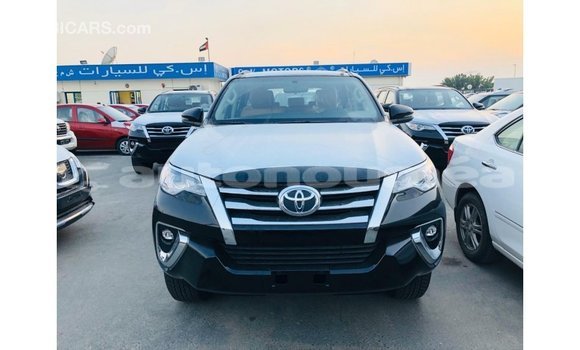 Acheter Import Voiture Toyota Fortuner Noir à Import - Dubai, Iles Acheter Import Voiture Toyota Fortuner Noir à Import - Dubai, Iles