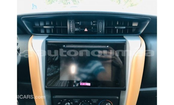 Acheter Import Voiture Toyota Fortuner Noir à Import - Dubai, Iles Acheter Import Voiture Toyota Fortuner Noir à Import - Dubai, Iles