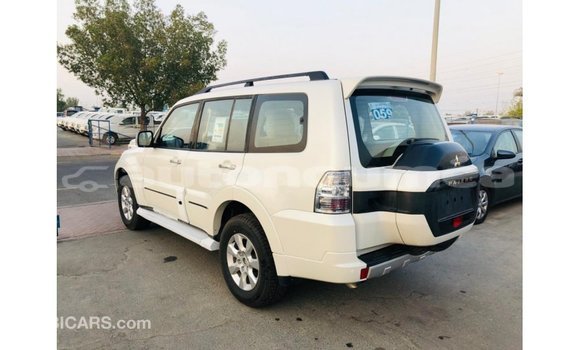 Buy Import Mitsubishi Pajero White Car in Import - Dubai in Iles Buy Import Mitsubishi Pajero White Car in Import - Dubai in Iles