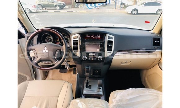 Buy Import Mitsubishi Pajero White Car in Import - Dubai in Iles Buy Import Mitsubishi Pajero White Car in Import - Dubai in Iles