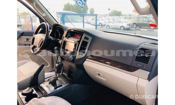 Buy Import Mitsubishi Pajero White Car in Import - Dubai in Iles Buy Import Mitsubishi Pajero White Car in Import - Dubai in Iles