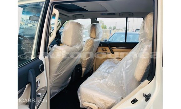 Buy Import Mitsubishi Pajero White Car in Import - Dubai in Iles Buy Import Mitsubishi Pajero White Car in Import - Dubai in Iles