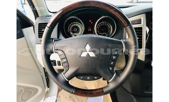 Buy Import Mitsubishi Pajero White Car in Import - Dubai in Iles Buy Import Mitsubishi Pajero White Car in Import - Dubai in Iles
