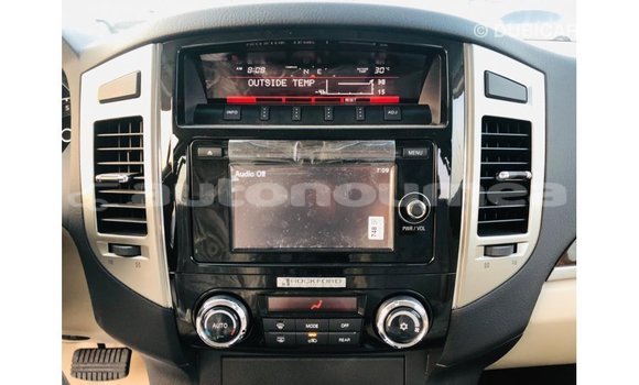 Buy Import Mitsubishi Pajero White Car in Import - Dubai in Iles Buy Import Mitsubishi Pajero White Car in Import - Dubai in Iles