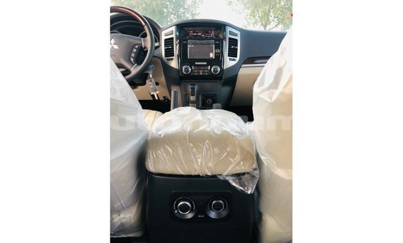 Buy Import Mitsubishi Pajero White Car in Import - Dubai in Iles Buy Import Mitsubishi Pajero White Car in Import - Dubai in Iles