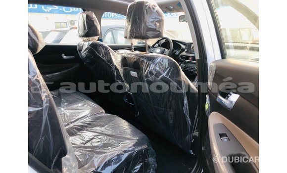 Buy Import Hyundai Santa Fe White Car in Import - Dubai in Iles Buy Import Hyundai Santa Fe White Car in Import - Dubai in Iles