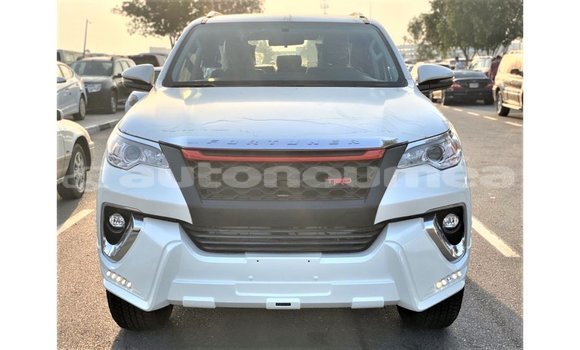 Acheter Import Voiture Toyota Fortuner Blanc à Import - Dubai, Iles Acheter Import Voiture Toyota Fortuner Blanc à Import - Dubai, Iles