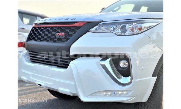 Buy Import Toyota Fortuner White Car in Import - Dubai in Iles Buy Import Toyota Fortuner White Car in Import - Dubai in Iles