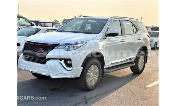Buy Import Toyota Fortuner White Car in Import - Dubai in Iles Buy Import Toyota Fortuner White Car in Import - Dubai in Iles