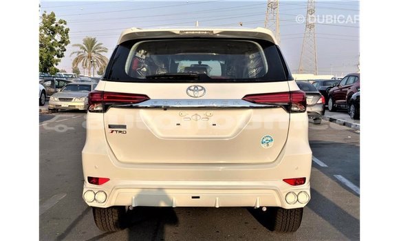 Buy Import Toyota Fortuner White Car in Import - Dubai in Iles Buy Import Toyota Fortuner White Car in Import - Dubai in Iles