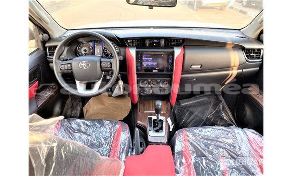 Buy Import Toyota Fortuner White Car in Import - Dubai in Iles Buy Import Toyota Fortuner White Car in Import - Dubai in Iles