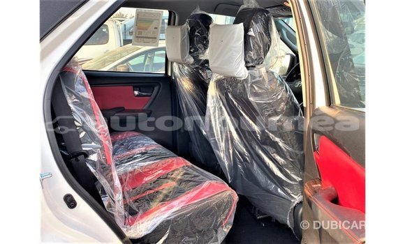 Buy Import Toyota Fortuner White Car in Import - Dubai in Iles Buy Import Toyota Fortuner White Car in Import - Dubai in Iles