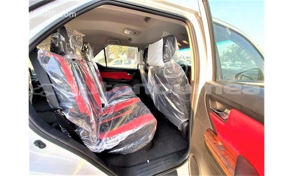 Buy Import Toyota Fortuner White Car in Import - Dubai in Iles Buy Import Toyota Fortuner White Car in Import - Dubai in Iles