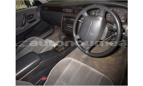 Acheter Import Voiture Toyota Crown Bleu à Import - Dubai, Iles Acheter Import Voiture Toyota Crown Bleu à Import - Dubai, Iles