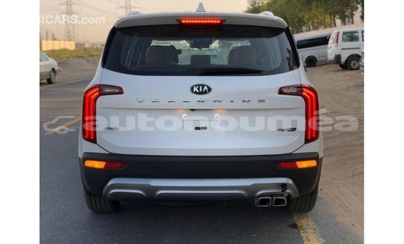 Buy Import Kia Carens White Car in Import - Dubai in Iles Buy Import Kia Carens White Car in Import - Dubai in Iles