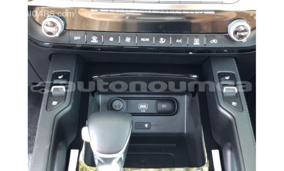 Buy Import Kia Carens White Car in Import - Dubai in Iles Buy Import Kia Carens White Car in Import - Dubai in Iles