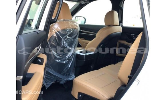 Buy Import Kia Carens White Car in Import - Dubai in Iles Buy Import Kia Carens White Car in Import - Dubai in Iles