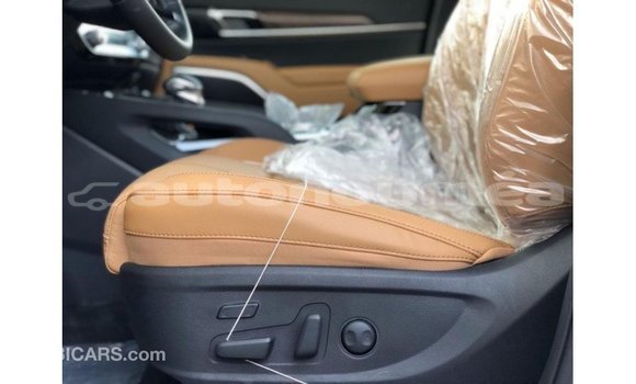 Buy Import Kia Carens White Car in Import - Dubai in Iles Buy Import Kia Carens White Car in Import - Dubai in Iles