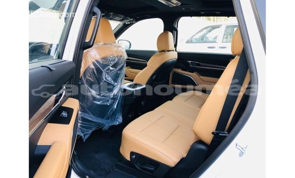 Buy Import Kia Carens White Car in Import - Dubai in Iles Buy Import Kia Carens White Car in Import - Dubai in Iles