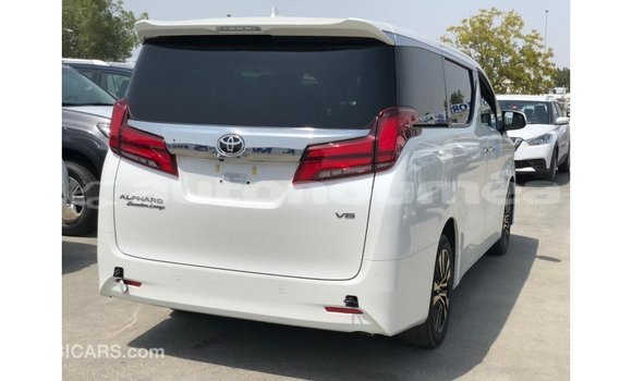 Acheter Import Voiture Toyota Alphard Blanc à Import - Dubai, Iles Acheter Import Voiture Toyota Alphard Blanc à Import - Dubai, Iles