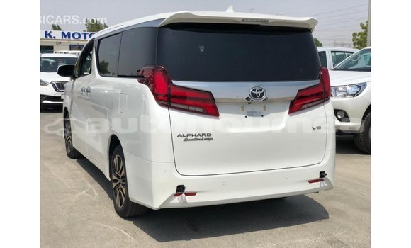 Acheter Import Voiture Toyota Alphard Blanc à Import - Dubai, Iles Acheter Import Voiture Toyota Alphard Blanc à Import - Dubai, Iles