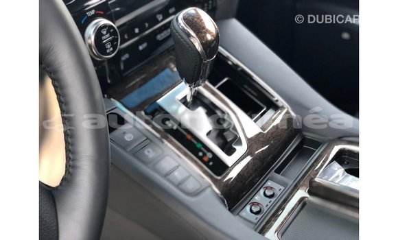 Acheter Import Voiture Toyota Alphard Blanc à Import - Dubai, Iles Acheter Import Voiture Toyota Alphard Blanc à Import - Dubai, Iles