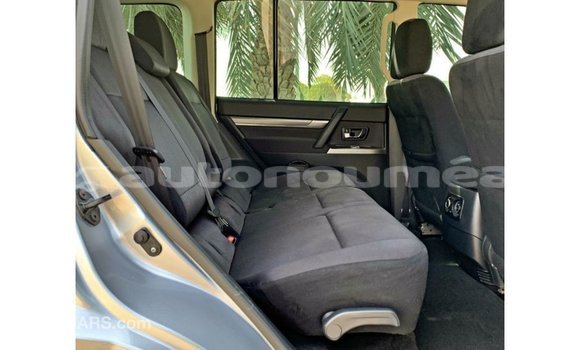 Buy Import Mitsubishi Pajero Other Car in Import - Dubai in Iles Buy Import Mitsubishi Pajero Other Car in Import - Dubai in Iles