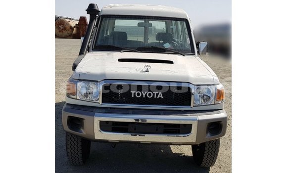 Acheter Import Voiture Toyota Land Cruiser Blanc à Import - Dubai, Iles Acheter Import Voiture Toyota Land Cruiser Blanc à Import - Dubai, Iles