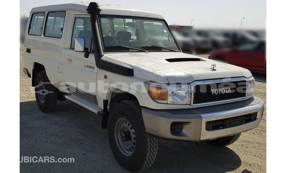 Acheter Import Voiture Toyota Land Cruiser Blanc à Import - Dubai, Iles Acheter Import Voiture Toyota Land Cruiser Blanc à Import - Dubai, Iles