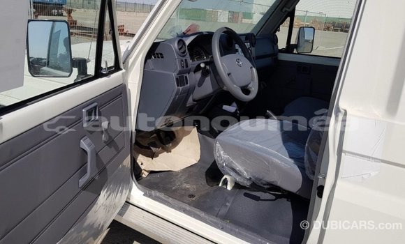 Acheter Import Voiture Toyota Land Cruiser Blanc à Import - Dubai, Iles Acheter Import Voiture Toyota Land Cruiser Blanc à Import - Dubai, Iles