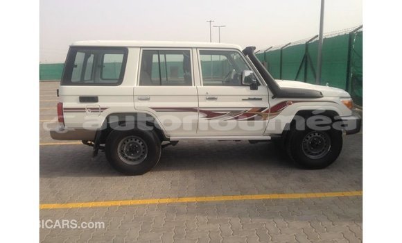 Buy Import Toyota Land Cruiser White Car in Import - Dubai in Iles Buy Import Toyota Land Cruiser White Car in Import - Dubai in Iles