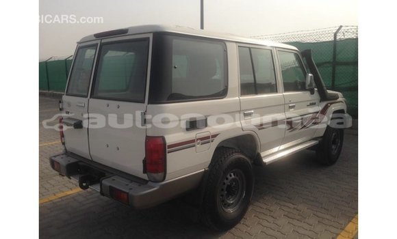 Buy Import Toyota Land Cruiser White Car in Import - Dubai in Iles Buy Import Toyota Land Cruiser White Car in Import - Dubai in Iles