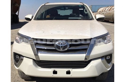 Buy Import Toyota Fortuner White Car in Import - Dubai in Iles Buy Import Toyota Fortuner White Car in Import - Dubai in Iles