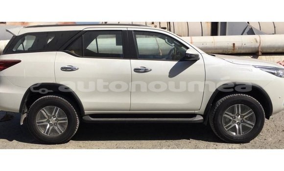 Buy Import Toyota Fortuner White Car in Import - Dubai in Iles Buy Import Toyota Fortuner White Car in Import - Dubai in Iles