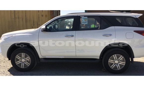 Buy Import Toyota Fortuner White Car in Import - Dubai in Iles Buy Import Toyota Fortuner White Car in Import - Dubai in Iles