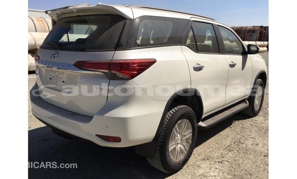 Buy Import Toyota Fortuner White Car in Import - Dubai in Iles Buy Import Toyota Fortuner White Car in Import - Dubai in Iles