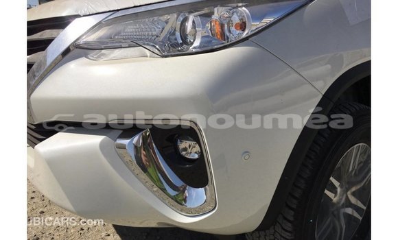Buy Import Toyota Fortuner White Car in Import - Dubai in Iles Buy Import Toyota Fortuner White Car in Import - Dubai in Iles
