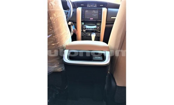 Buy Import Toyota Fortuner White Car in Import - Dubai in Iles Buy Import Toyota Fortuner White Car in Import - Dubai in Iles