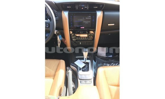 Buy Import Toyota Fortuner White Car in Import - Dubai in Iles Buy Import Toyota Fortuner White Car in Import - Dubai in Iles
