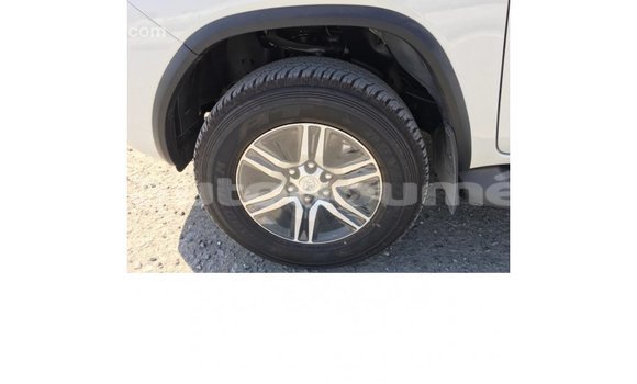 Buy Import Toyota Fortuner White Car in Import - Dubai in Iles Buy Import Toyota Fortuner White Car in Import - Dubai in Iles