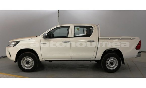 Acheter Import Voiture Toyota Hilux Blanc à Import - Dubai, Iles Acheter Import Voiture Toyota Hilux Blanc à Import - Dubai, Iles