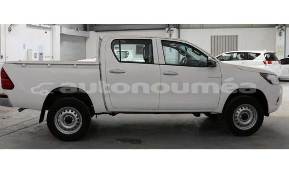 Acheter Import Voiture Toyota Hilux Blanc à Import - Dubai, Iles Acheter Import Voiture Toyota Hilux Blanc à Import - Dubai, Iles