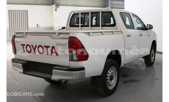 Acheter Import Voiture Toyota Hilux Blanc à Import - Dubai, Iles Acheter Import Voiture Toyota Hilux Blanc à Import - Dubai, Iles